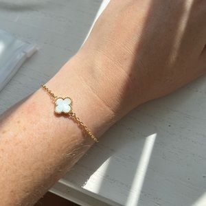 Clover gold bracelet